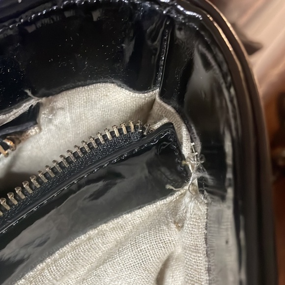 Sondra Roberta Tote Bag. Black patent mesh pattern over beige linen. - Picture 6 of 7